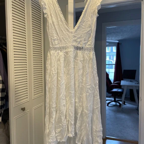 5 Assorted XS and S white dresses from Hello Molly